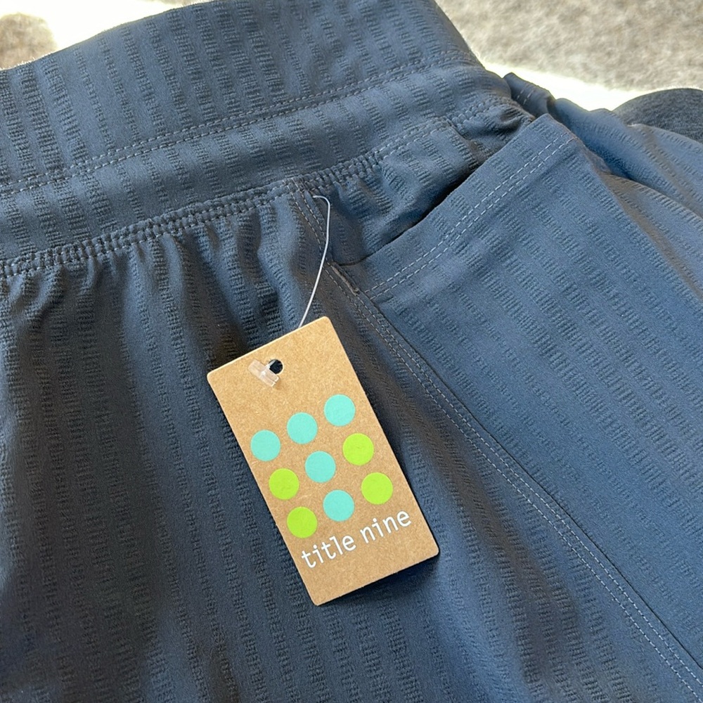 Title Nine Textured Nimbline Adjustable Skirt, L, gray, NWT - Picture 12 of 15